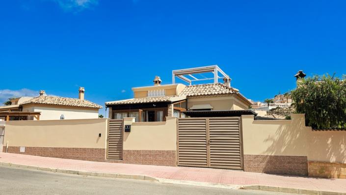 Image No.1-3 Bed Villa / Detached for sale