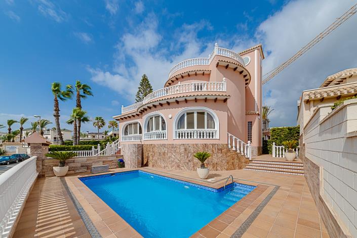 Image No.1-5 Bed Villa / Detached for sale