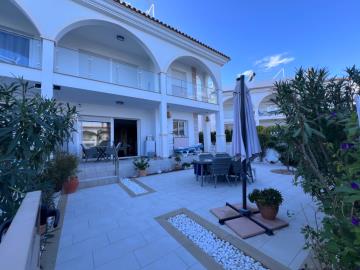 Petra Honig most sold property