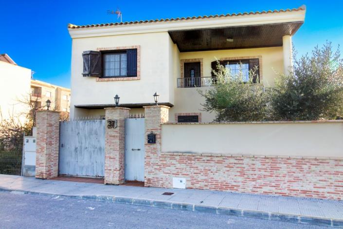 Image No.1-3 Bed Villa / Detached for sale