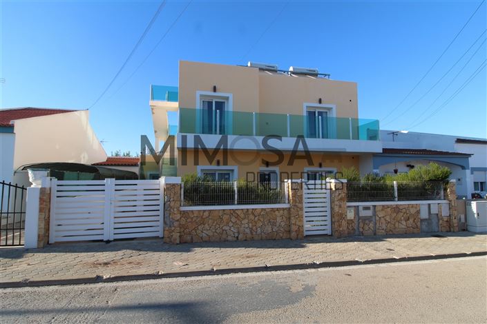 Image No.1-7 Bed House for sale