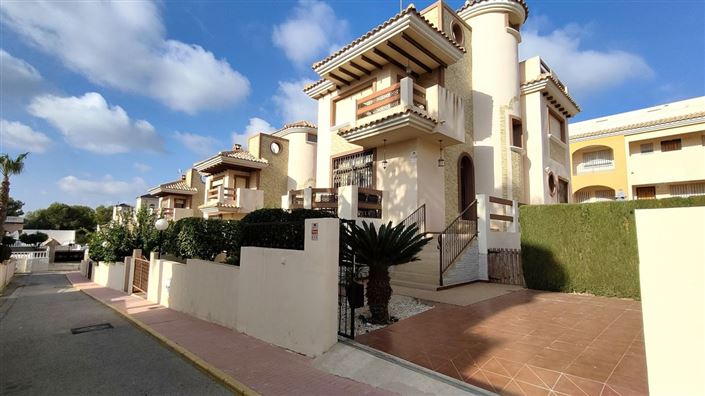 Image No.1-5 Bed Villa for sale