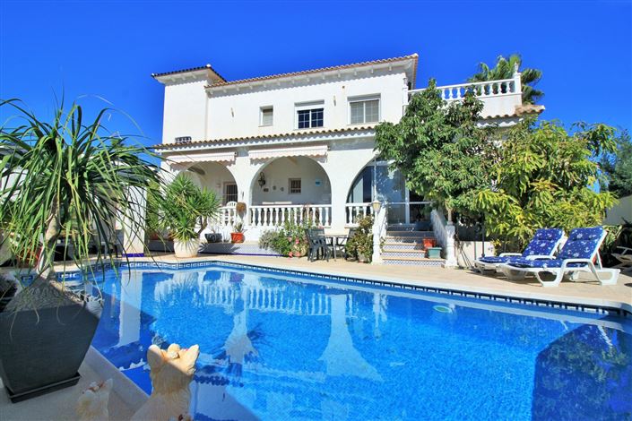 Image No.1-6 Bed Villa for sale