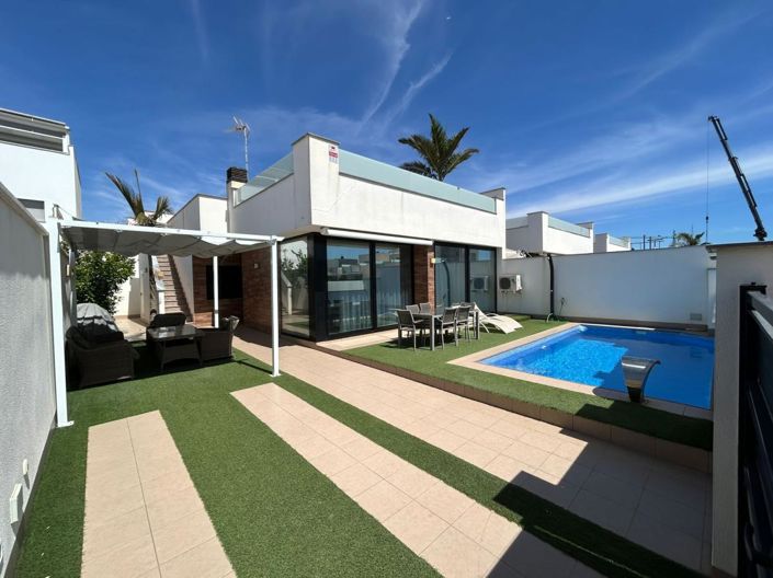 Image No.1-3 Bed Villa for sale