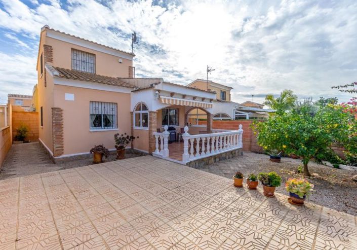 Image No.1-3 Bed Villa for sale