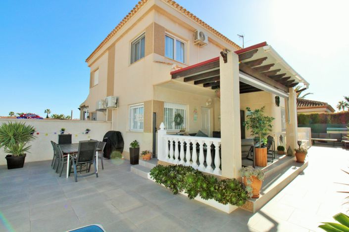 Image No.1-3 Bed Villa for sale