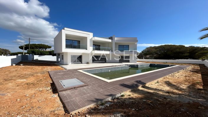 Image No.1-4 Bed Villa for sale