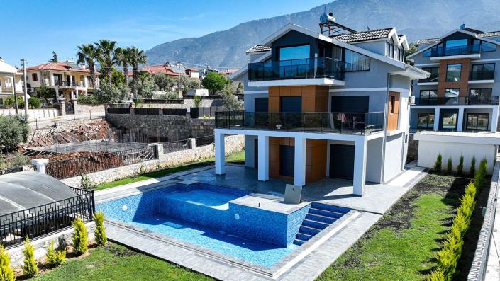 Image No.1-5 Bed Villa / Detached for sale