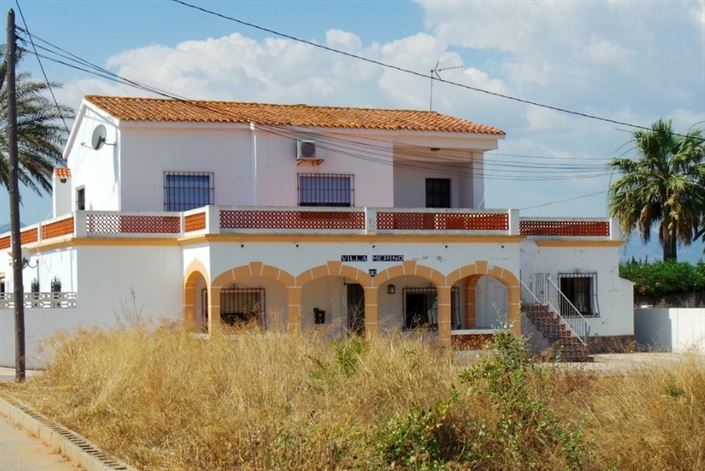 Image No.1-8 Bed Villa for sale