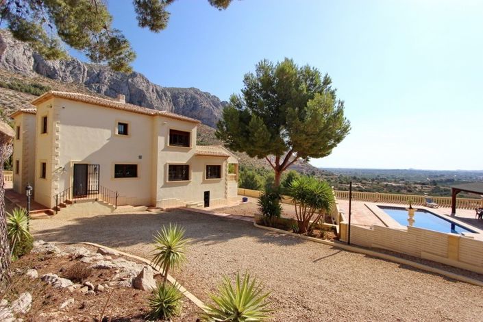 Image No.1-4 Bed Villa for sale