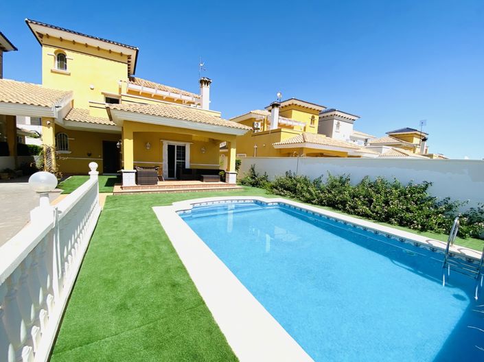 Image No.1-4 Bed Villa for sale