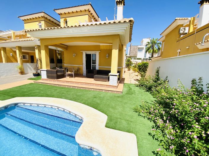 Image No.1-4 Bed Villa for sale