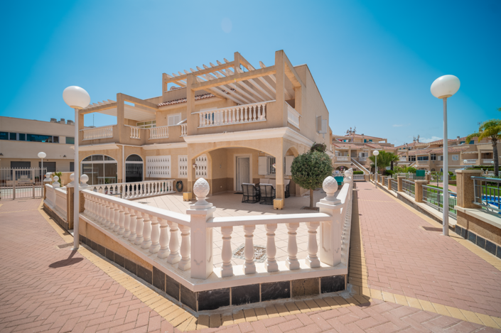 Image No.1-3 Bed Villa for sale