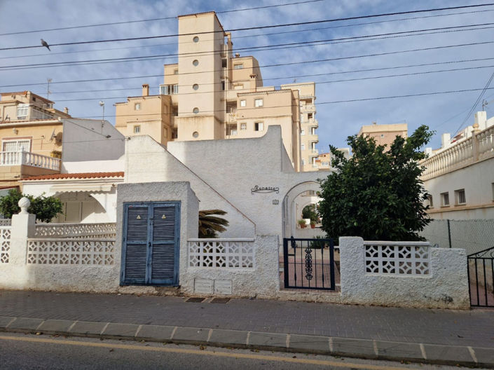 Image No.1-Villa de 1 chambre à vendre à Torrevieja