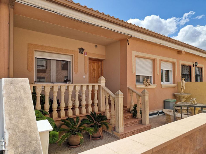 Image No.1-4 Bed Villa for sale