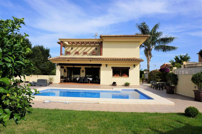 Image No.1-5 Bed Villa for sale