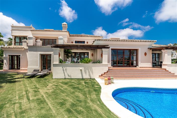 Image No.1-6 Bed Villa for sale