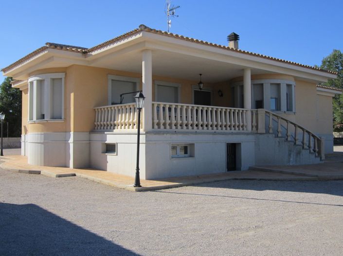 Image No.1-6 Bed Villa for sale