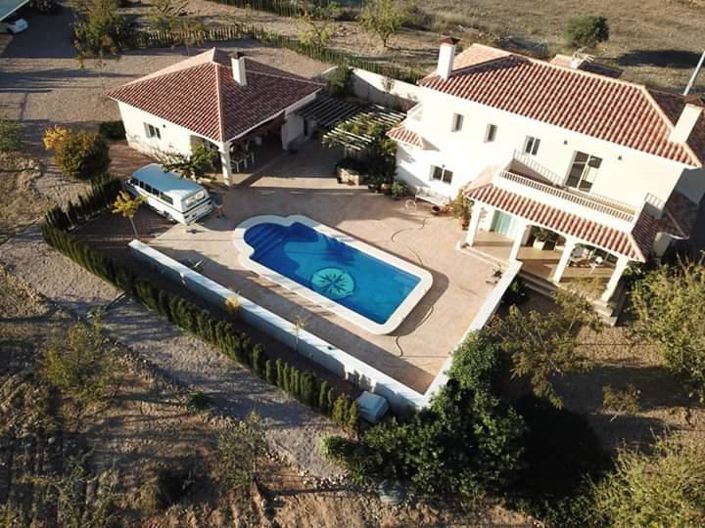 Image No.1-4 Bed Villa for sale