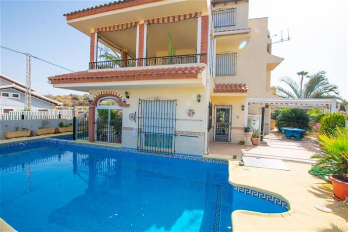 Image No.1-5 Bed Villa for sale