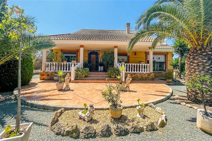 Image No.1-4 Bed Villa for sale