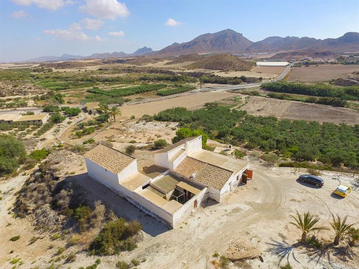 Image No.1-Villa de 4 chambres à vendre à Almeria