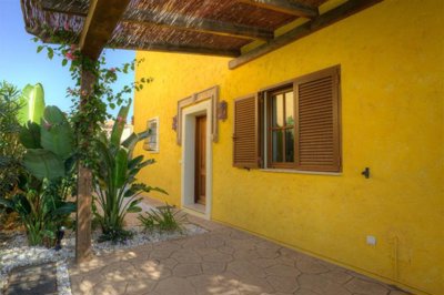 dsg-photos-2-desert-gold-frontdoor-s-1024x683