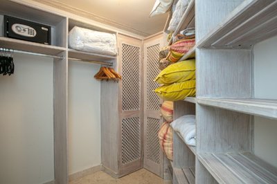 ra223-main-closet