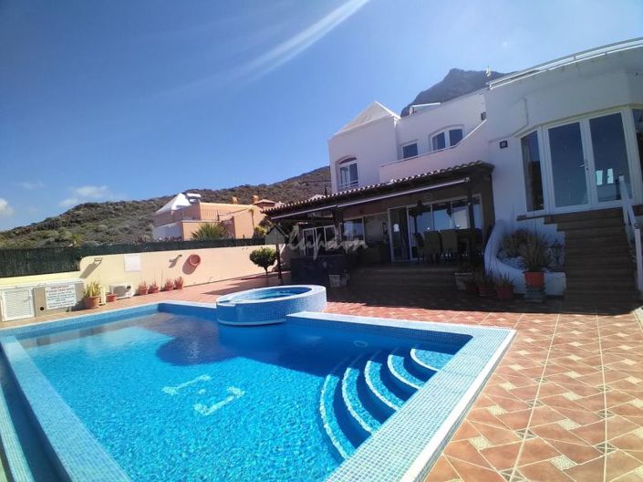 Image No.1-4 Bed Villa for sale