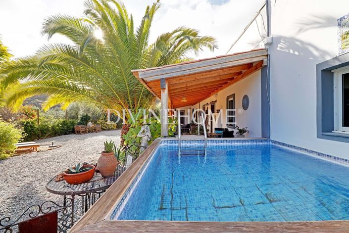 Image No.1-5 Bed Villa for sale