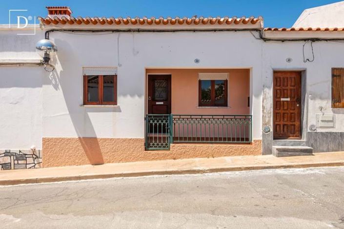 Image No.1-3 Bed Villa for sale