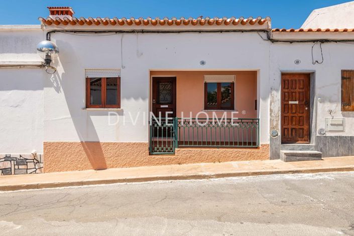 Image No.1-3 Bed Villa for sale