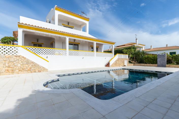 Image No.1-3 Bed Villa / Detached for sale