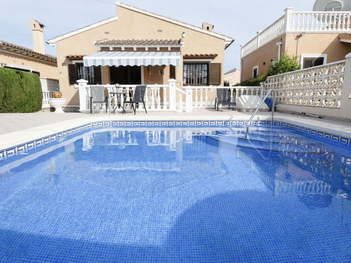 Image No.1-2 Bed Villa for sale