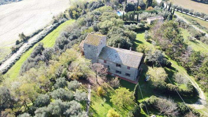 Image No.1-5 Bed Farmhouse for sale