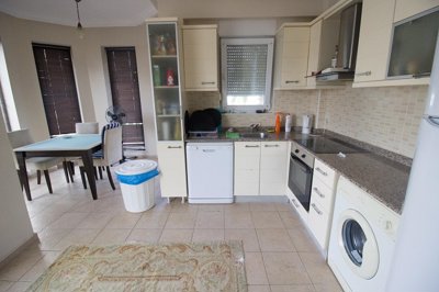 Modern Golf Apartment - Central Belek - Modern fitted kitchen and dining area