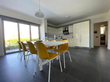 Detached Sea View Yalikavak Villa - Kitchen and dining areaa