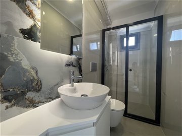 New Kocacalis Apartments- Modern Bathroom