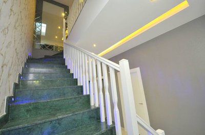 4-Bed Kargicak Villa- Stairs