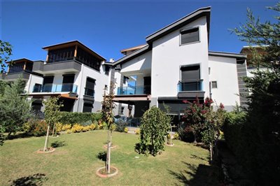 Stunning Triplex Villa For Sale in Didim - Large gardens with trees and foliage