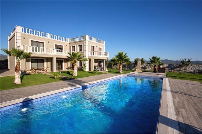 Image No.1-26 Bed Villa for sale