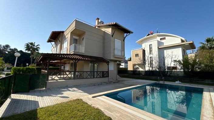 Image No.1-4 Bed Villa for sale