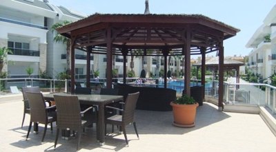 Modern Sea View Side Apartment - Shaded seating areas