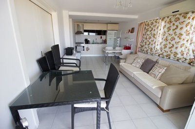 Modern 1 Bedroom  Side Apartment - Open-plan living area