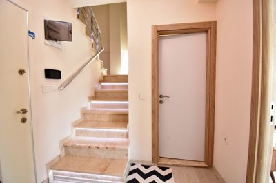 Ideally Located Fethiye Apartment For Sale - Entrance hallway and staircase