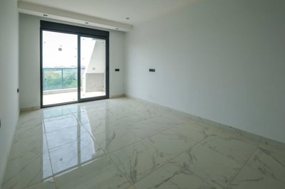Newly Built Alanya Duplex Penthouse for Sale in Oba - Bedroom with roof terrace