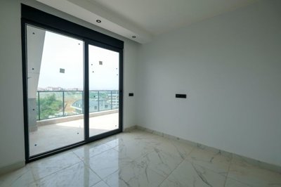 Newly Built Alanya Duplex Penthouse for Sale in Oba - Access to a large balcony