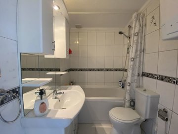 Fully Furnished Duplex Apartment In Didim For sale - Family bathroom with tub