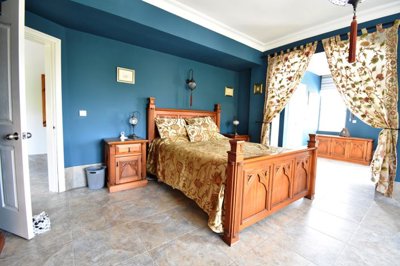 Expansive Detached Villa In Fethiye For Sale with Pool - A very spacious master bedroom with ensuite