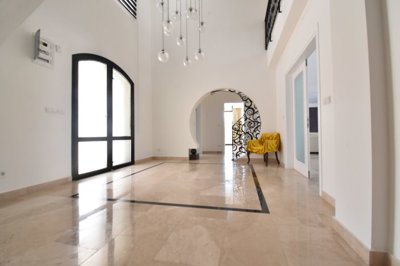 An Immaculate Detached Villa  For Sale with Pool In Fethiye - Grand entrance hallway with high ceilings